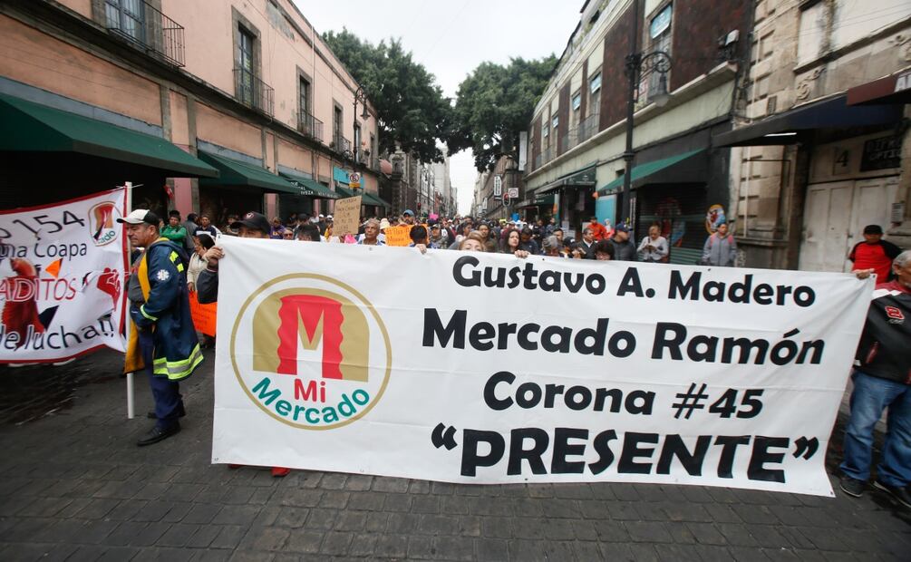 Comerciantes dan ultimátum al Congreso CDMX; amenazan con bloqueos en 280 mercados si no son atendidos. Foto: Rafael García