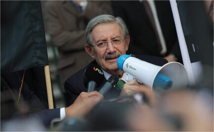 Luis María Aguilar: tratamos de hacer lo posible, no siempre se puede; ministro saluda a manifestantes