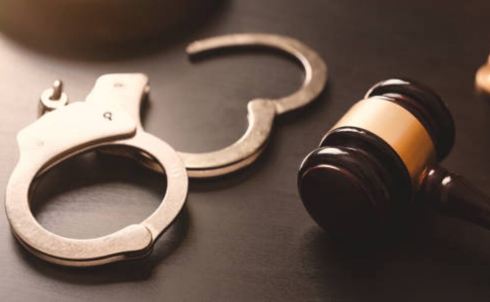Las personas condenadas por delitos graves suelen perder su derecho al voto, pero esto varía según el estado. Foto: iStock