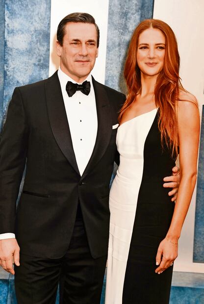 Jon Hamm y Anna Osceola