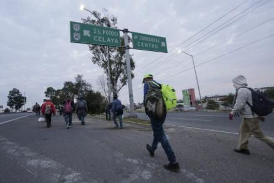 Caravana migrante deja Querétaro; continúan camino a Tijuana