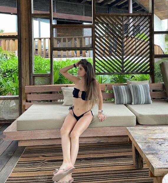 Ximena Navarrete y su hermana encienden Instagram en traje de baño