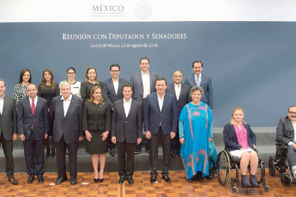 El presidente Enrique Peña Nieto se reunió en privado con legisladores federales electos del PRI. (IVÁN STEPHENS. EL UNIVERSAL)
