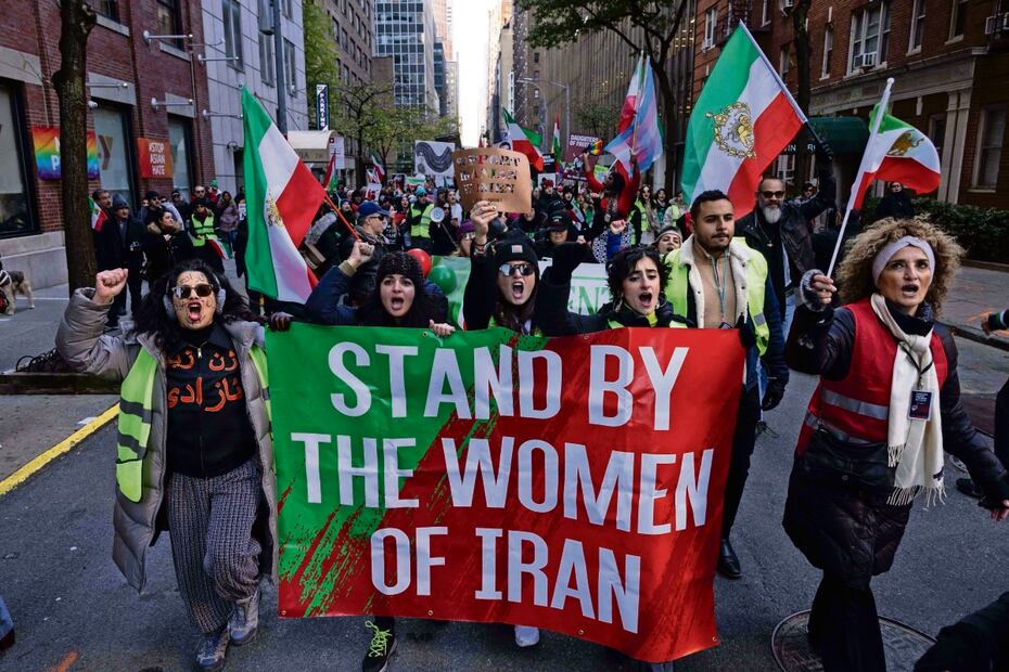 Asistentes a una manifestación por la muerte de Mahsa Amini pidieron a las Naciones Unidas que tomen medidas contra el trato a las mujeres en Irán, el 19 de noviembre de 2022. Foto: AFP