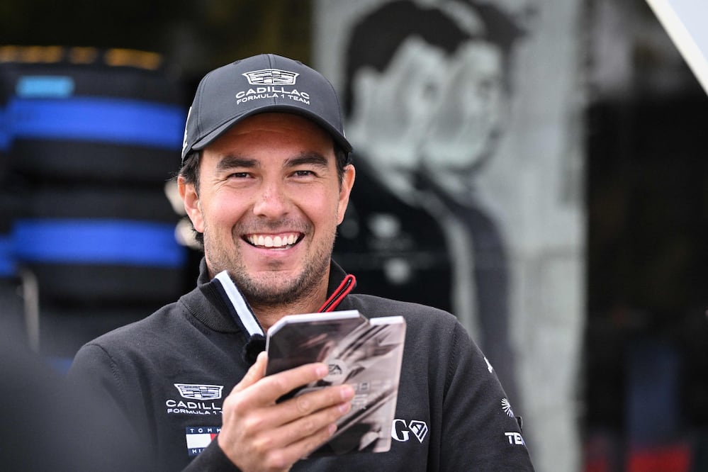Sergio "Checo" Pérez en el Circuito Internacional de Shanghái, rumbo al Gran Premio de China - Foto: AFP