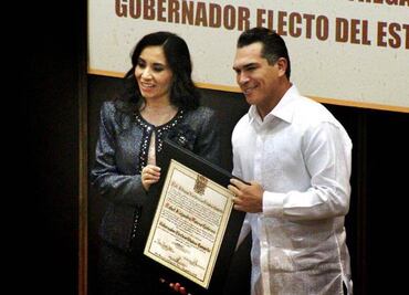 Dan constancia a gobernador electo de Campeche
