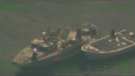 Asegura Semar embarcación con 3 mil litros de combustible en Michoacán 