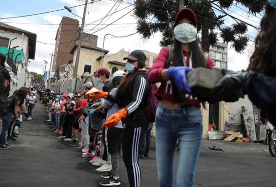Ecuador busca reparar daños, tras 12 días de protestas... y ciudadanos limpian las calles 