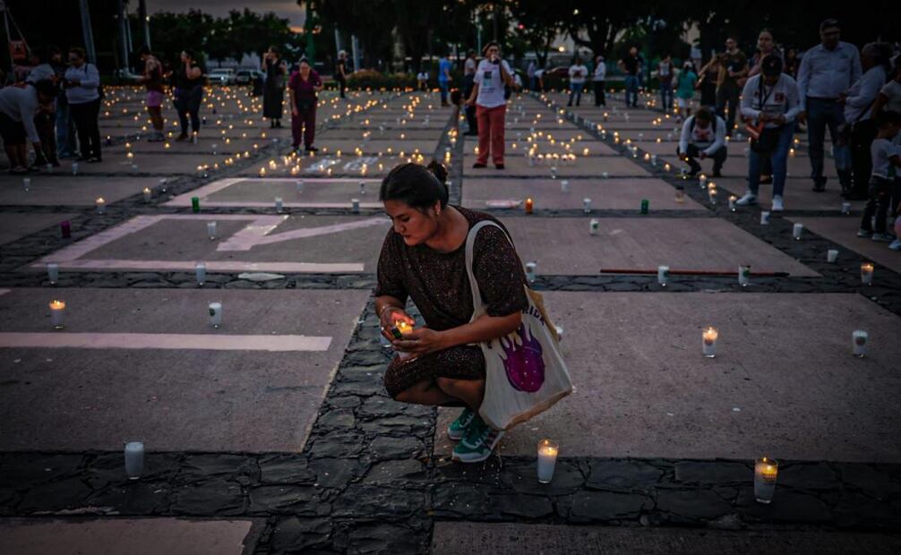 Personas colocan velas para pedir la paz en Sinaloa (09/09/2025). Foto: Cortesía