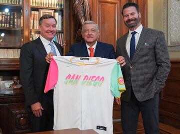 AMLO presume reunión con directivos de Grandes Ligas