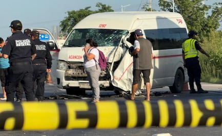Accidente en carretera Mérida-Cancún deja 13 lesionados; unidad policial chocó contra taxi colectivo