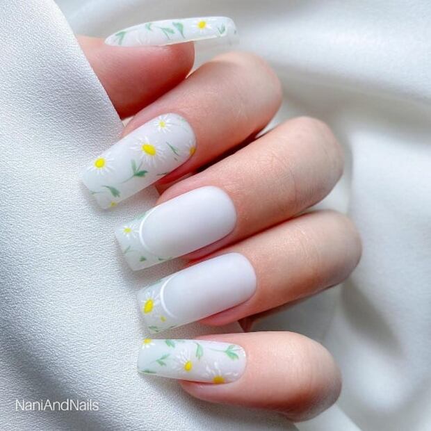 7 diseños de uñas con flores para recibir la primavera