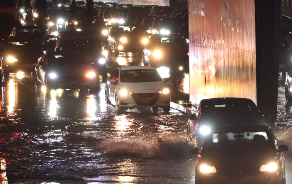 La fuerte lluvia que cayó este miércoles generó diversos encharcamientos en las principales vialidades de la Ciudad de México, el 16 de julio de 2025. Foto: Juan Carlos Williams/EL UNIVERSAL