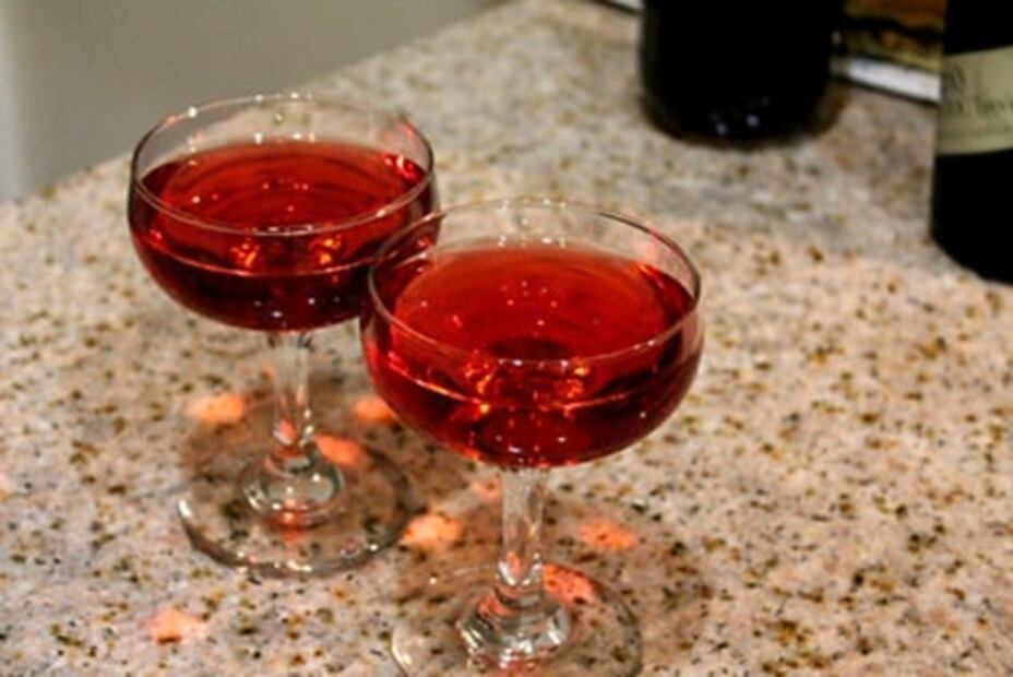Kir Royale, el cocktail que tomó fama gracias a Emily in Paris
