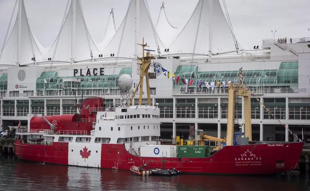 El barco Polar Prince se ve anclado en Vancouver, Columbia Británica, el 23 de octubre de 2017. Hay una operación en marcha para localizar un sumergible desaparecido. Foto: AP