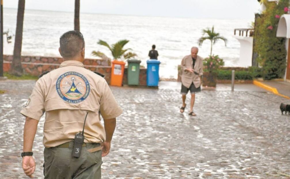 “Festejamos nuestro día con más trabajo”, dice bombero