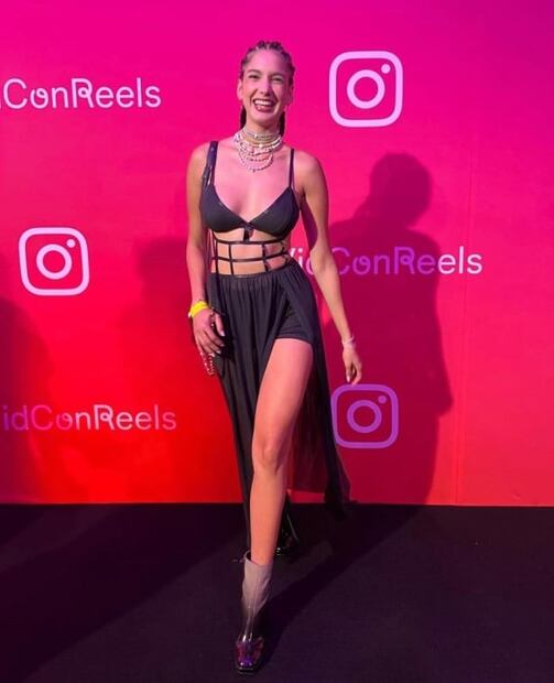 Ary Tenorio, novia de Luisito Comunica, luce vestido transparente en tendencia