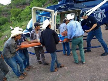 Trasladan en helicóptero a anciana de 103 años para atención médica en Sonora