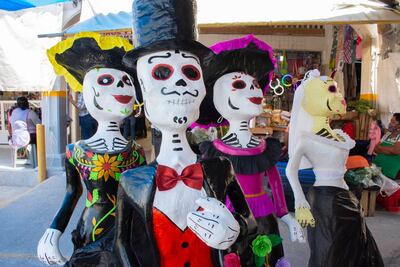 Colaboradores de EL UNIVERSAL olvidan el análisis y se ponen a rimar