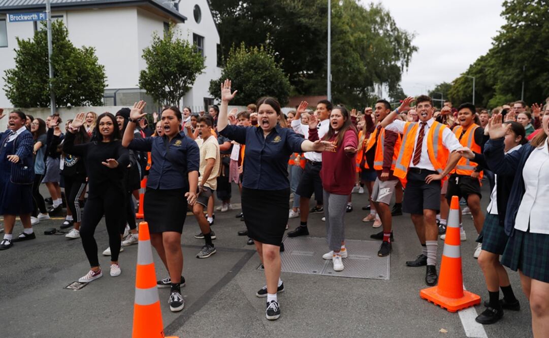 Los jóvenes de Christchurch han encontrado consuelo en una añeja tradición: la danza ceremonial maorí conocida como haka. Foto: Reuters 