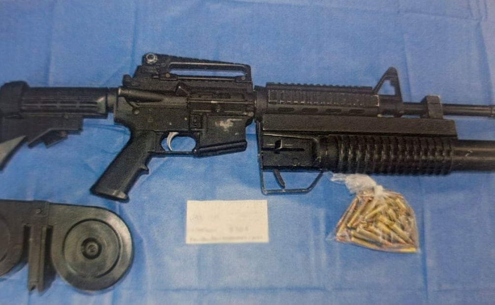 La FGR en Durango obtuvo la vinculación a proceso contra Javier “O” y José “G”, por su probable responsabilidad en portación de armas de fuego exclusivas de las Fuerzas Armadas. Foto: Especial