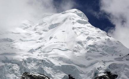 Peru searchers recover bodies of 2 climbers hit by avalanche