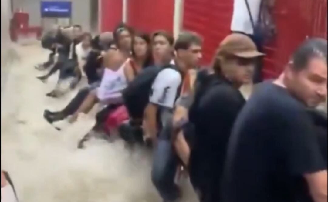 Una fuerte tormenta en São Paulo causó caos el viernes por la tarde, con inundaciones que afectaron varias estaciones de metro y el tráfico en las calles. (25/01/25) Foto: Captura de pantalla