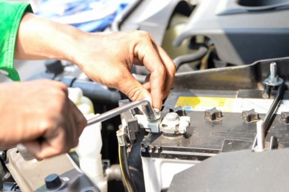 Cómo limpiar el motor del auto en nueve pasos