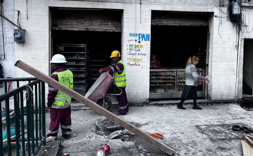 "No pasa nadie, pasamos horas sin que nadie nos venga a comprar porque no pueden pasar para acá, y lo peor es que ni nos avisan ni nos ayudan", dice Natalia Bernal, dueña de Rico Pan.
Foto: Especial.