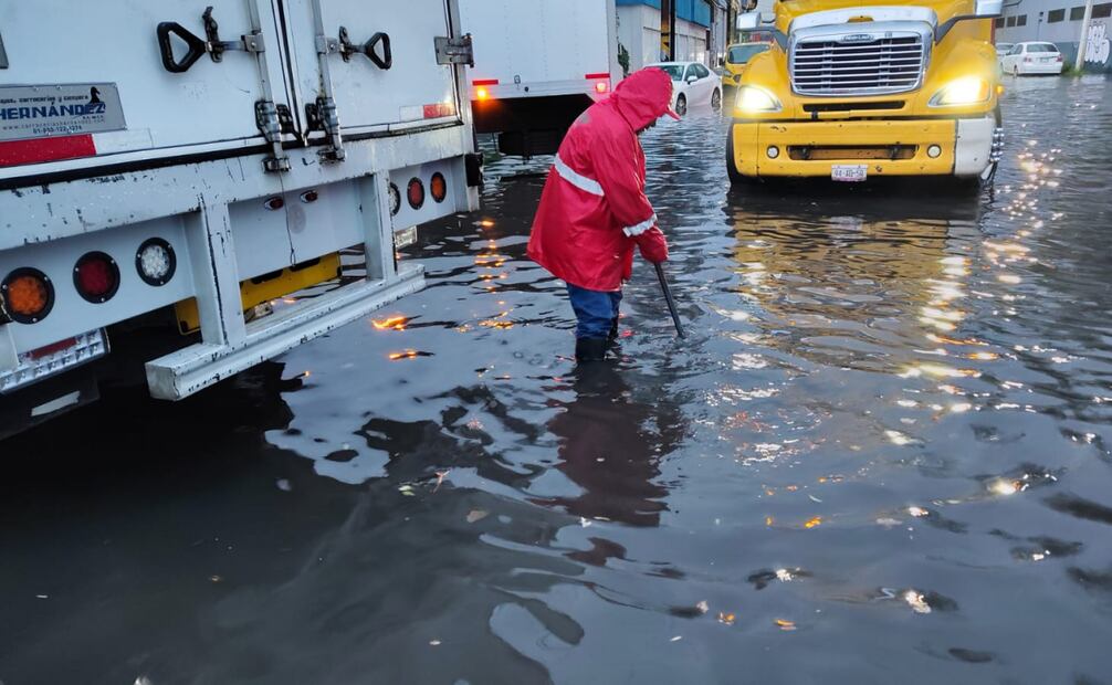 Protección Civil ayuda con las inundaciones.  Foto: Especial