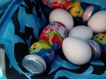 Niño de Sonora lleva comida escondida a compañero que “no tiene para lonche”