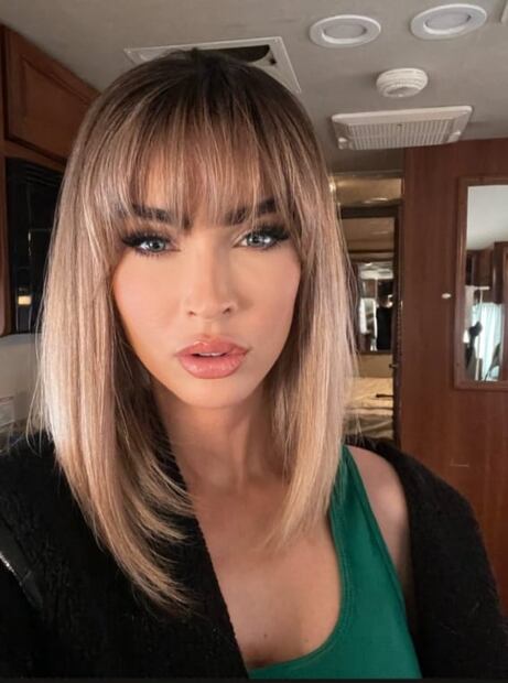 Megan Fox cambia de look y luce fleco, tendencia para este 2023 