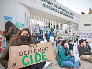 Pese a protestas, Conacyt reitera designación de Romero y pide liberar instalaciones o se afectarán hasta pagos