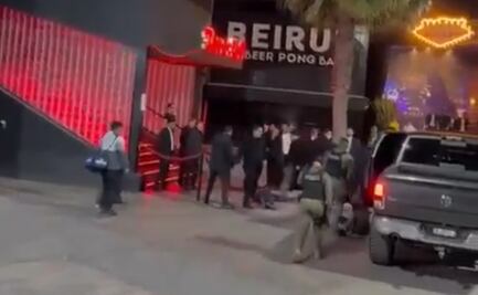 Elementos de seguridad de antro en Puebla agreden a dos personas; suspenden a agentes municipales por no actuar durante conflicto