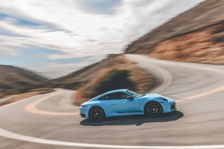 La app de Porsche que te llevará por rutas más divertidas