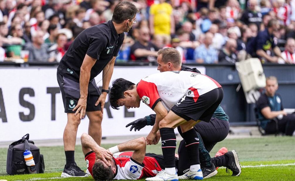 La afición despidió a Santiago Giménez entre aplausos. Foto: @Feyenoord