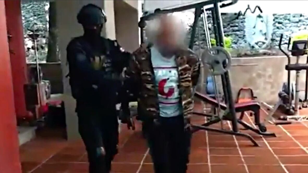 Jorge Flores Concha, El Tortas, fue detenido en el fraccionamiento Tlalpuente, un lugar exclusivo en la zona boscosa de Tlalpan. TOMADA DE VIDEO