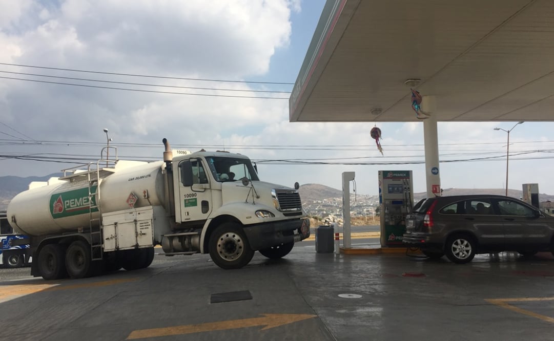 La liberación del precio del combustible pone en riesgo la sobrevivencia de los pequeños gasolineros según la Unión de Empresarios Gasolineros de Hidalgo. (FOTO: Dinorath Mota. EL UNIVERSAL)