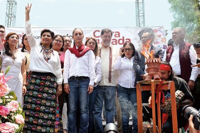 Entre quejas de deudos, Morena hace mitin junto a panteón