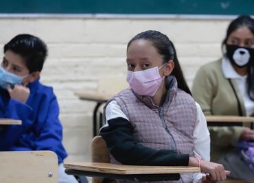 "Ya quería regresar y estar con mis amigos", dice Renata en primer día de clases en secundaria