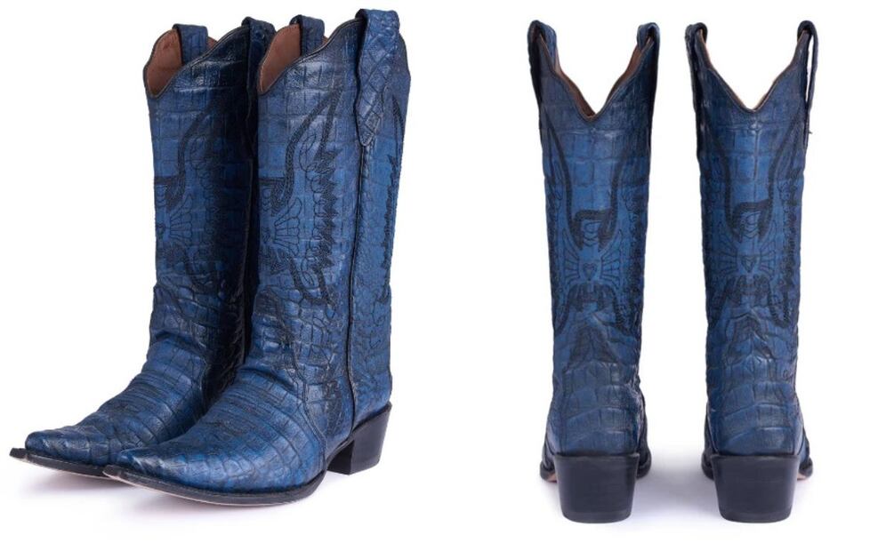 Las botas vaqueras se pueden lucir con vestidos y faldas glamorosas. Foto: Especial