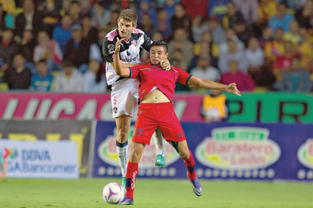 Una fuerte batalla se vivió entre Monarcas y Zorros (SERGIO MEJÍA. IMAGO7)