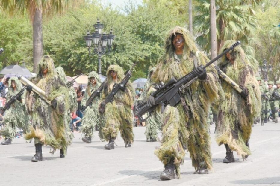 Algarabía viste desfiles militares en los 31 estados