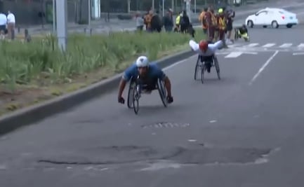 Gobierno capitalino explica incidente con atletas en silla de ruedas durante Maratón CDMX; fue por coladera mal intervenida, aseguran