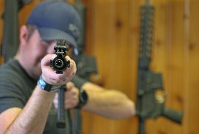 Tras tiroteo, legisladores de Florida aprueban ley para armar a profesores