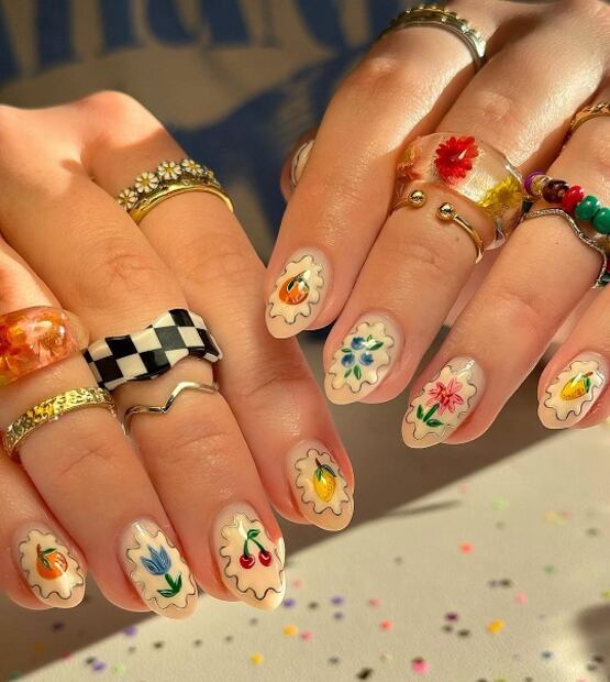 En primavera: frutas y flores. Foto: Especial. Instagram @jellybayn_nails