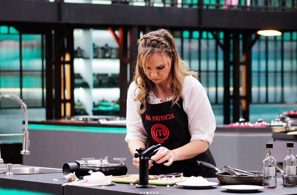 La actriz Ana Patricia Rojo se convirtió en la más reciente eliminada del reality show de cocina "MasterChef Celebrity". 
Foto: Instagram