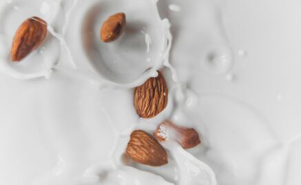 Las leches de almendra no son leche: Profeco 
