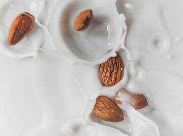 Las leches de almendra no son leche: Profeco