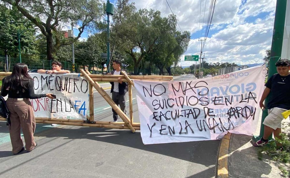 El bloqueo provocó nuevamente congestión vehicular sobre Insurgentes Sur, afectando vialidades como Periférico, Eje 10 Sur, Avenida Universidad, Circuito Escolar y Paseo del Pedregal.
Foto: Juan Carlos Williams.